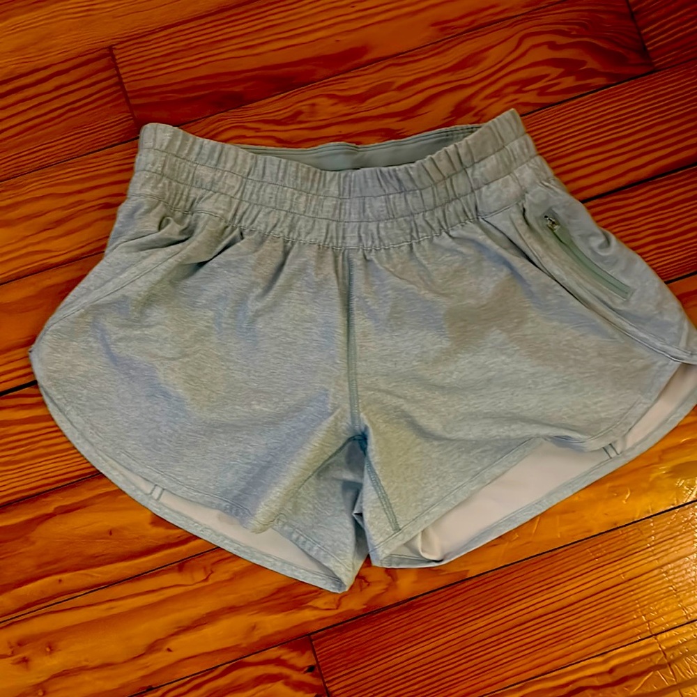 NWOT Lululemon Hotty Hot shorts 8